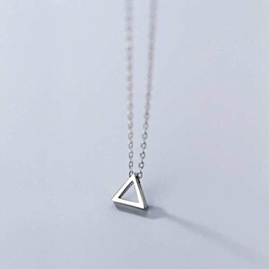 Pendentif Triangle collier