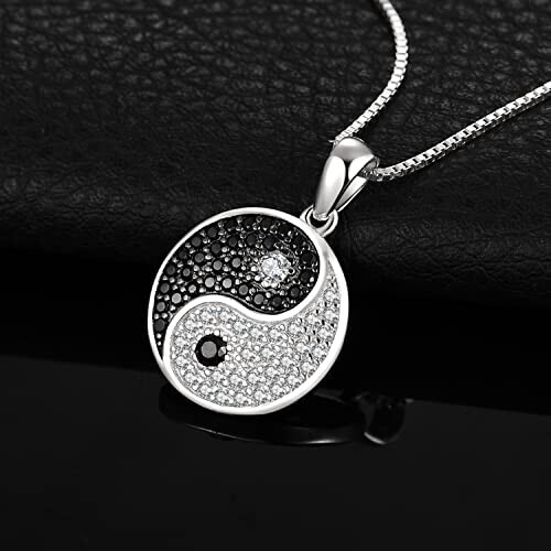 Pendentif Yin Yang noir zircon variant 3 